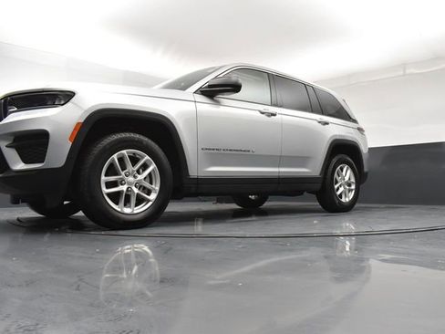 Used 2024 Jeep Grand Cherokee Laredo X w/ Trailer Tow Package image 21