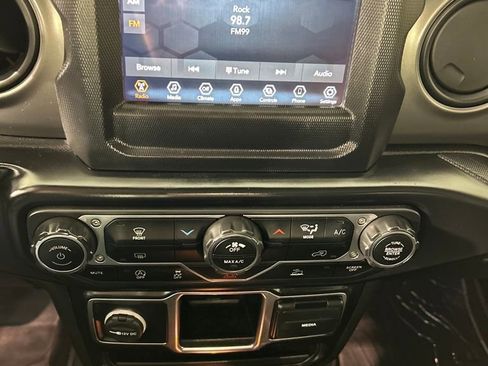 Used 2022 Jeep Gladiator Sport image 21