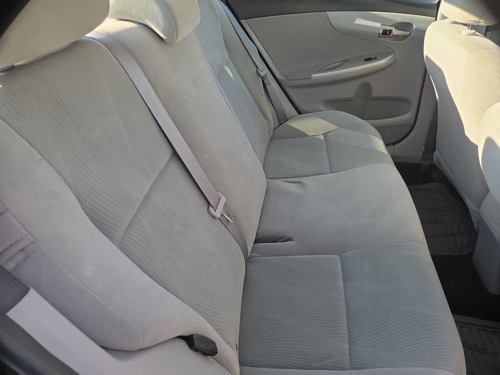 Used 2011 Toyota Corolla LE FWD image 18