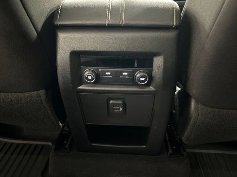 Used 2019 Chevrolet Traverse LT AWD/4WD image 28