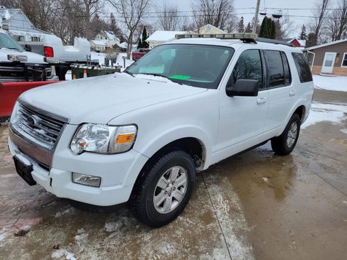Used 2009 Ford Explorer XLT image 2