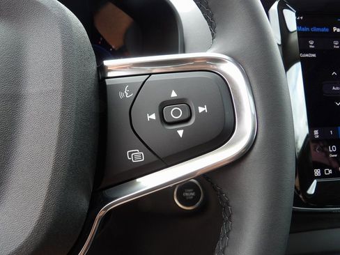 Certified 2025 Volvo XC40 B5 Plus w/ Protection Package Premier AWD/4WD image 22