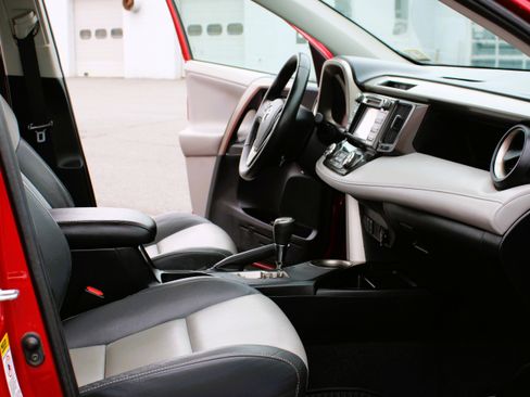 Used 2013 Toyota RAV4 Limited AWD/4WD image 21