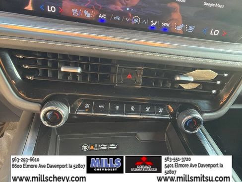Used 2025 Chevrolet Suburban Premier AWD/4WD image 18