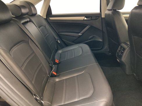 Used 2020 Volkswagen Passat 2.0T SE FWD image 19