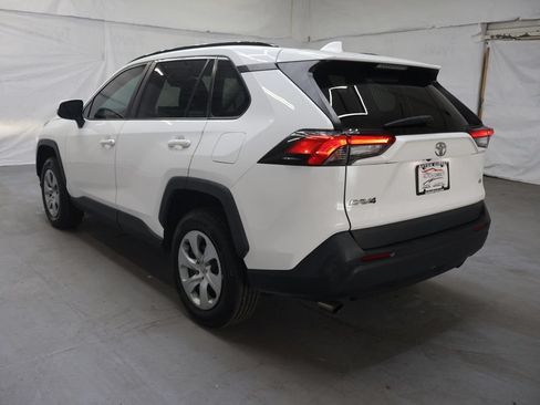 Used 2021 Toyota RAV4 LE FWD image 5