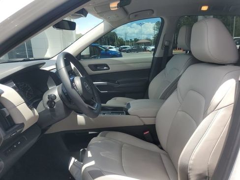 Certified 2023 Nissan Pathfinder SL FWD image 15