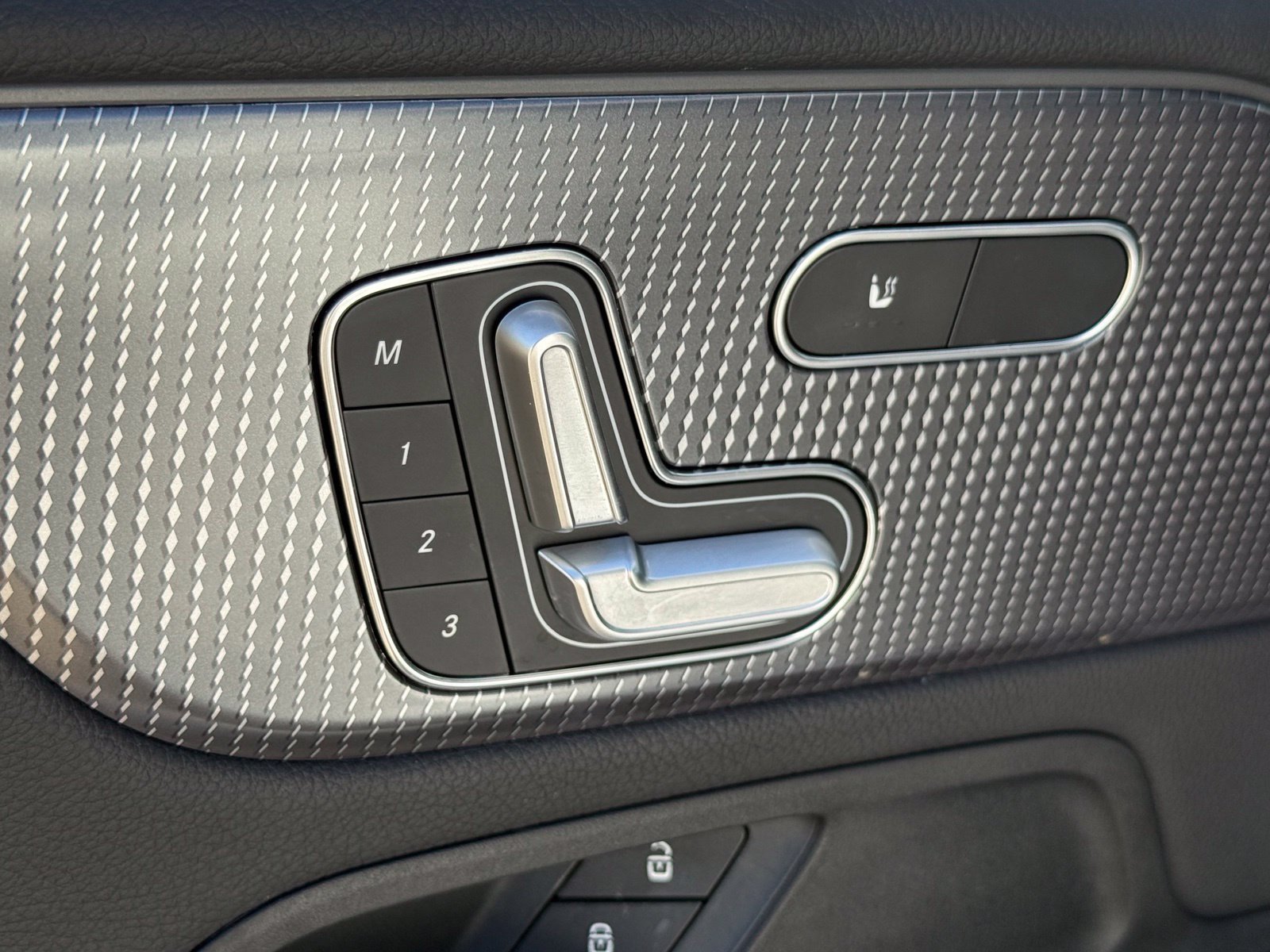 Used 2023 Mercedes-Benz GLB 250 image 20