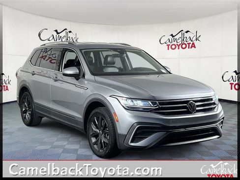 Used 2022 Volkswagen Tiguan SE image 1