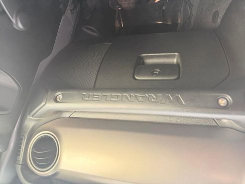 Used 2020 Jeep Wrangler Unlimited Willys image 22