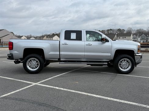 Used 2019 Chevrolet Silverado 2500 LTZ w/ Duramax Plus Package image 6