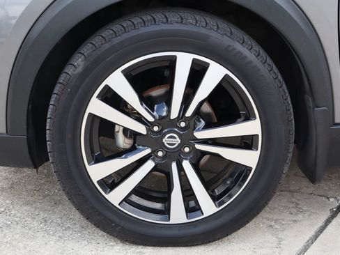 Used 2018 Nissan Kicks SV FWD image 29