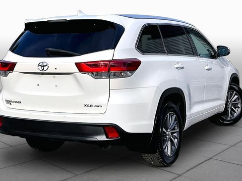 Used 2018 Toyota Highlander XLE AWD/4WD image 13
