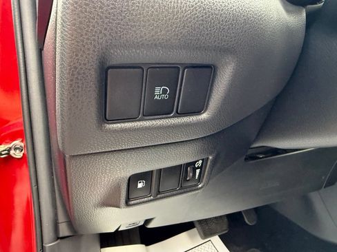 Used 2019 Toyota C-HR XLE FWD image 16