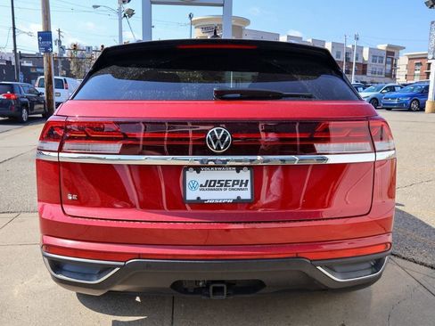 Certified 2025 Volkswagen Atlas Cross Sport SE w/ Panoramic Sunroof Package image 4