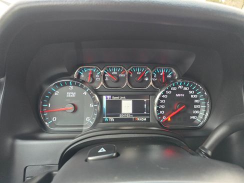 Used 2015 Chevrolet Suburban LT image 3