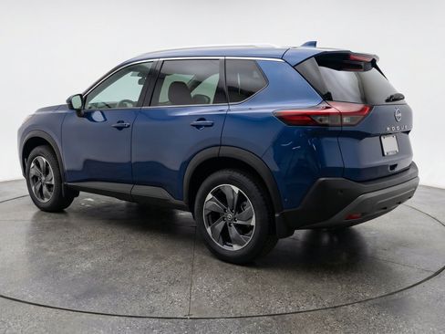 Used 2025 Nissan Rogue SV FWD image 6