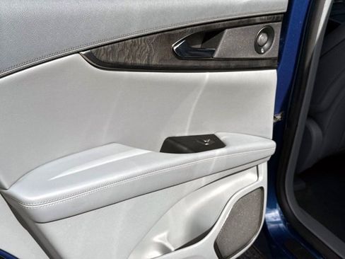 Used 2020 Lincoln Nautilus Reserve FWD image 13