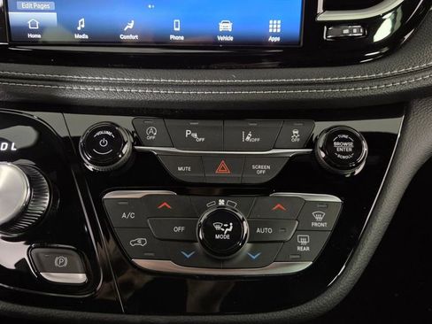 New 2026 Chrysler Pacifica Select image 23