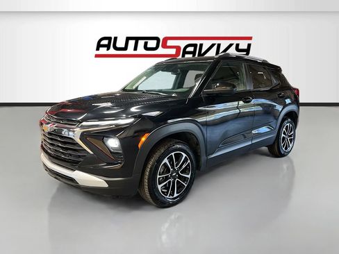 Used 2024 Chevrolet TrailBlazer LT w/ Convenience Package AWD/4WD image 3