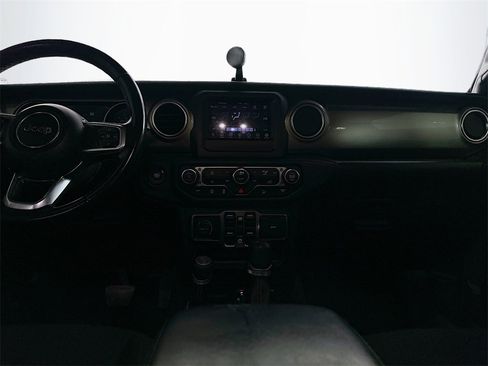 Used 2019 Jeep Wrangler Unlimited Sahara image 21