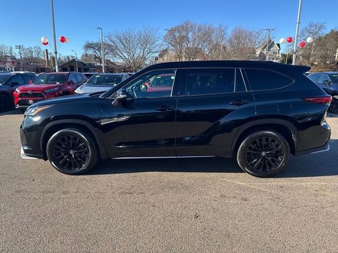 Used 2023 Toyota Highlander XSE image 4