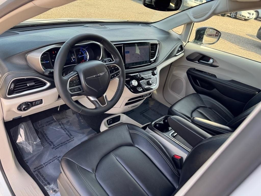 Used 2024 Chrysler Pacifica Limited FWD image 15