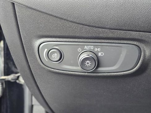 Used 2023 Chevrolet Equinox LT image 15