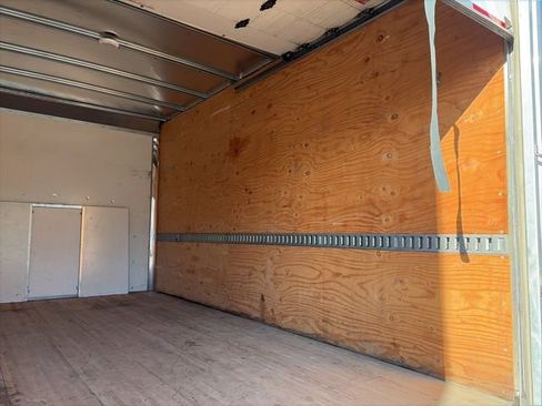 Used 2024 Ford E-450 and Econoline 450 Super Duty w/ Power Windows & Locks Group image 17