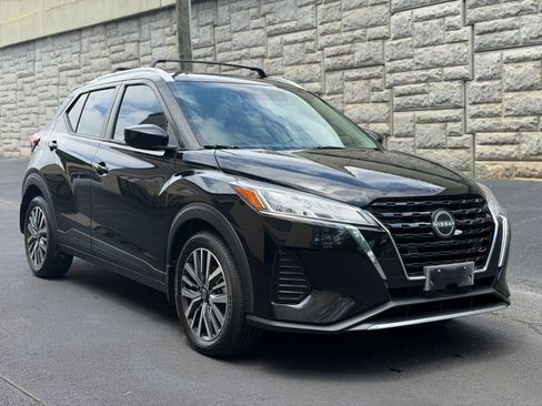 Used 2023 Nissan Kicks SV w/ Interior Electronics Package FWD image 5