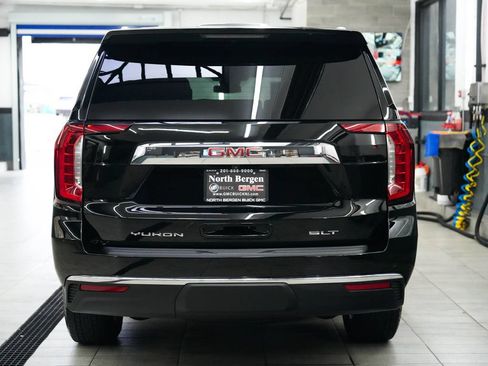 Used 2024 GMC Yukon SLT w/ SLT Luxury Package AWD/4WD image 7