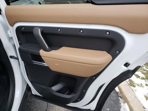 New 2026 Land Rover Defender 130 X-Dynamic SE image 18