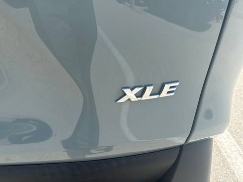 Used 2022 Toyota RAV4 XLE Premium FWD image 9