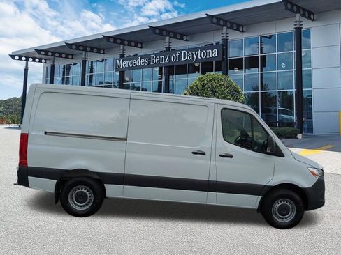 Used 2026 Mercedes-Benz Sprinter 2500 image 3