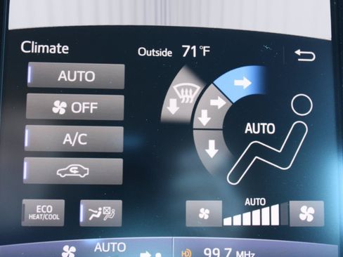 Used 2020 Toyota Prius Prime XLE FWD image 22