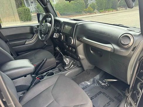 Used 2018 Jeep Wrangler Unlimited Sport AWD/4WD image 11