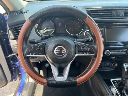 Used 2020 Nissan Rogue SV FWD image 19