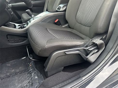 Used 2019 Dodge Journey SE image 12