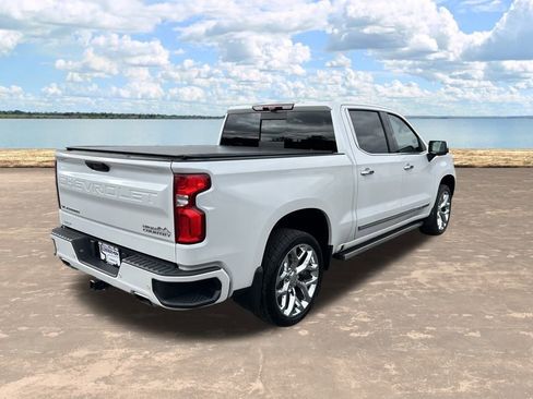 Used 2022 Chevrolet Silverado 1500 High Country w/ High Country Premium Package image 5