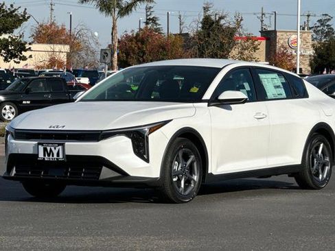 New 2025 Kia K4 LXS image 8