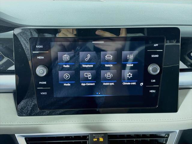 New 2027 Volkswagen Taos SE AWD/4WD image 14