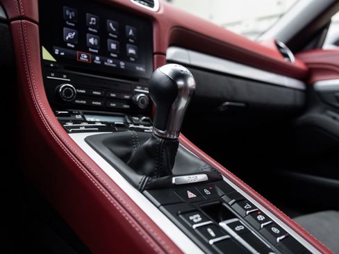 Certified 2021 Porsche 718 Boxster Spyder RWD image 28