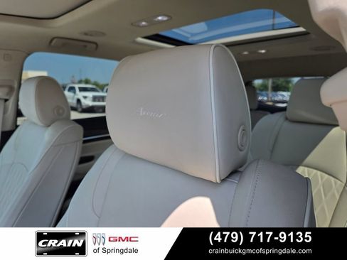 Used 2022 Buick Enclave Avenir w/ Avenir Technology Package AWD/4WD image 22