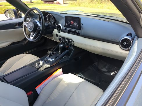 Used 2021 MAZDA MX-5 Miata RF Grand Touring image 15