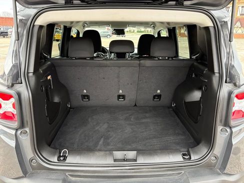 Used 2023 Jeep Renegade Altitude w/ Convenience Group I AWD/4WD image 13