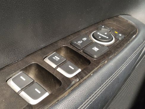 Used 2018 Kia Sorento FWD image 27