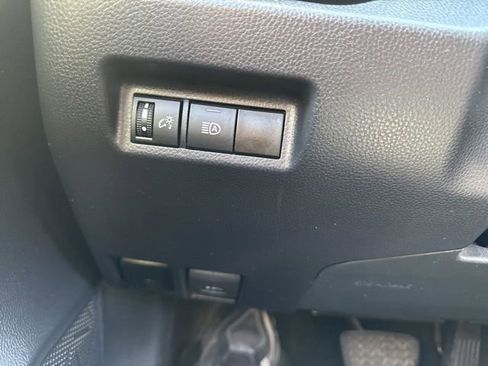 Used 2021 Toyota RAV4 XLE AWD/4WD image 22