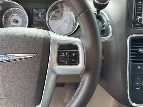 Used 2013 Chrysler Town & Country Touring image 23