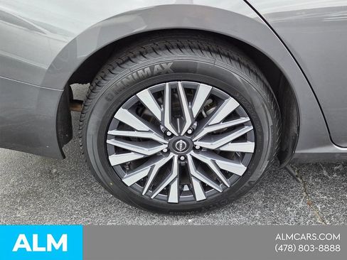 Used 2025 Nissan Altima 2.5 SV FWD image 13