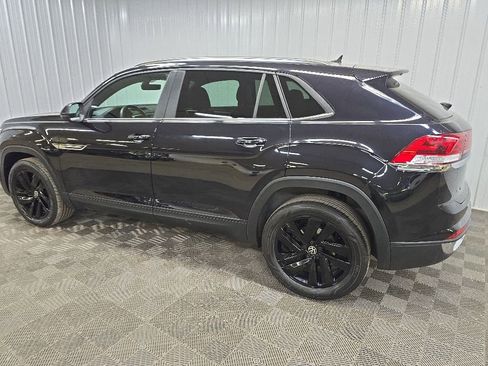 Used 2023 Volkswagen Atlas Cross Sport SE w/ Black Wheel Package FWD image 4